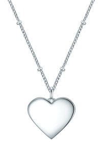 Collana con pendente a forma di cuore in argento, con una superficie liscia e lucida, su una catena composta da anelli rotondi e piccoli anelli decorativi.