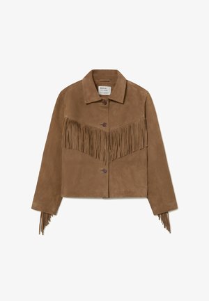 Veste en daim marron avec col, fermeture boutonnée, et détails à franges sur la poitrine et les poignets, étalée à plat sur fond blanc.