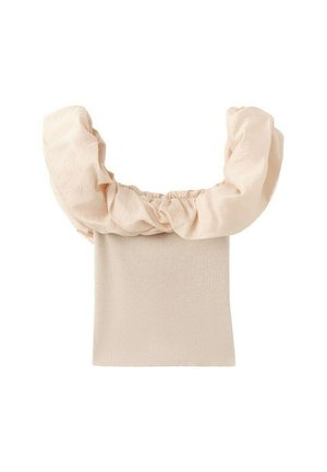 Top sin mangas beige con cuerpo de punto recto y grandes tirantes de tela fruncida y volantes sobre los hombros.