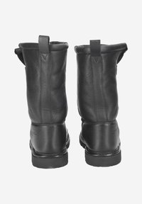 Bottes mi-mollet en cuir noir avec une surface texturée, un bout arrondi, et des languettes en haut pour faciliter l'enfilage. Semelles en caoutchouc plates.