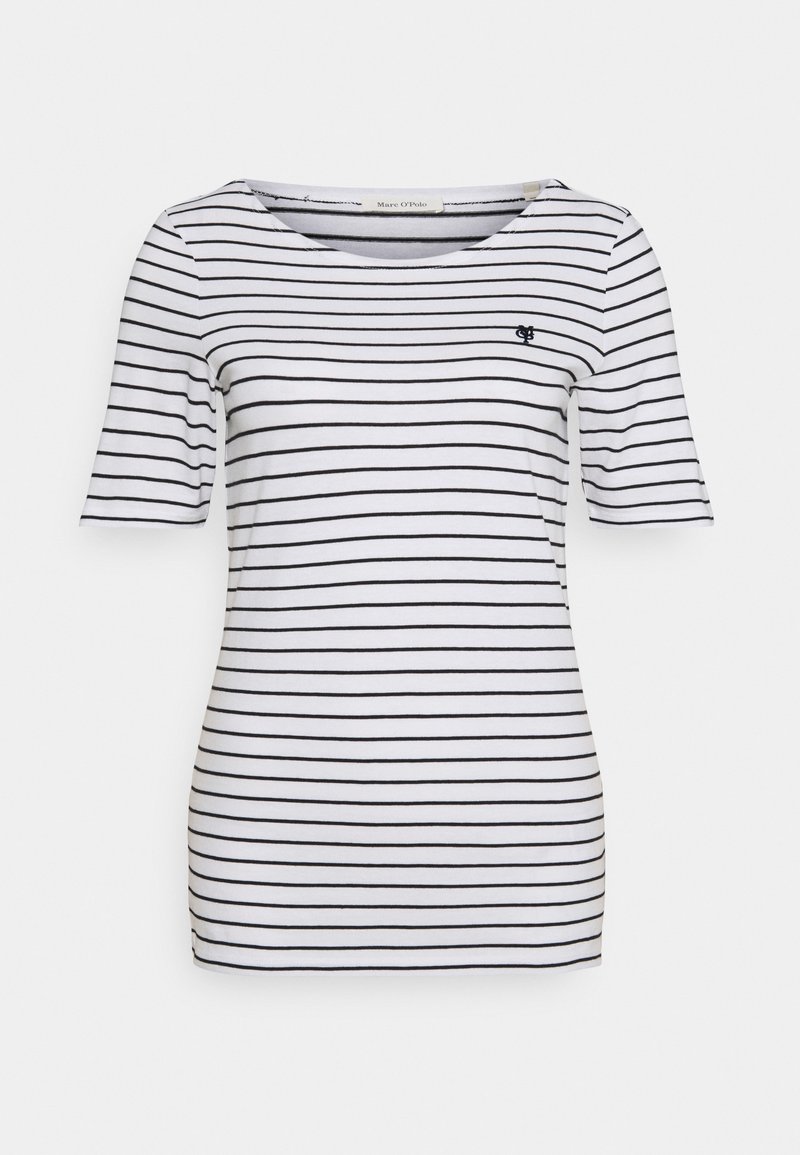 Camiseta blanca con rayas horizontales negras, cuello redondo, mangas cortas y un pequeño logo bordado en el lado izquierdo del pecho. Textura suave.