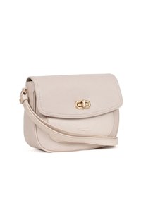 Borsa a tracolla in pelle beige con finitura testurizzata, chiusura a patta, hardware dorato e una sola tracolla regolabile.
