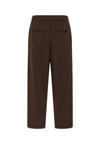 Pantalon court marron avec taille élastique et deux poches passepoilées à l'arrière, vu de dos sur fond blanc.