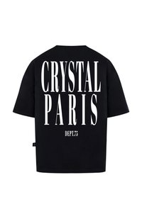 Černé oversized tričko se velkým bílým textem: "CRYSTAL PARIS" a "DEPT.75" vytištěným na zadní straně. Vyrobeno z měkké tkaniny, krátké rukávy.