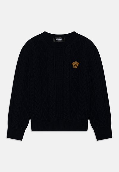 Must mustriga kootud sviiter, millel on nööri muster, soonikkoes mansetid ja alläär ning kullast Medusa logo rinnal. Ümmargune kaelus.