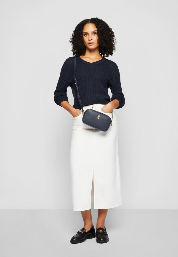 EMBLEM CAMERA BAG - Cross body bag