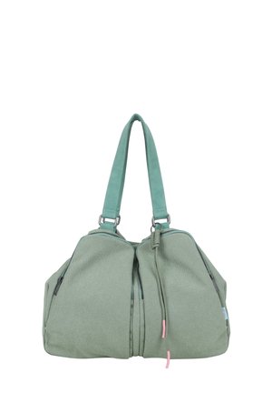 Sac à main en tissu vert avec deux longues anses, poches zippées à l'avant et un cordon attaché avec des embouts roses sur fond blanc.