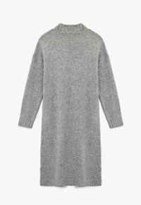 Grijze gebreide jurk met een hoge kraag, lange mouwen en geribde manchetten. Zachte textuur en een knielang ontwerp zonder zichtbare patronen of accenten.