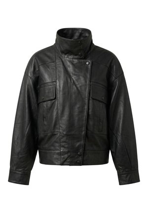 Veste en cuir noire avec col montant à boutons-pression, fermeture asymétrique à l'avant, manches longues et deux poches poitrine à rabat avec boutons-pression.