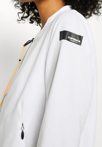 Icepeak Chaqueta de entrenamiento - white