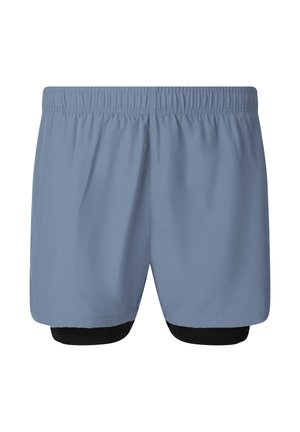 Helle blaue Sportshorts mit schwarzer innerer Kompressionsschicht und elastischem Bund, von hinten gezeigt.