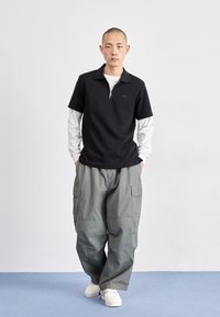 adidas Originals TREFOIL ESSENTIALS WAFFLE - Polo - black