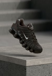 Δεν επιλέχθηκε, brown/metallic silver-coloured