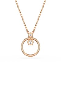 Halsband i roséguld med en cirkulär hänge som har en central genomskinlig sten och som är accentuerad av mindre stenar längs den yttre kanten.