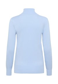 Pull à col roulé bleu clair à manches longues, texture côtelée, et coupe ajustée, avec un col haut et un ourlet droit.