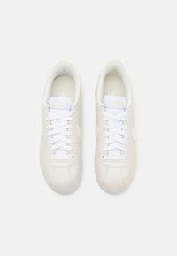 Nike Sportswear CORTEZ  - Sportcipő - phantom/sail/coconut milk/white