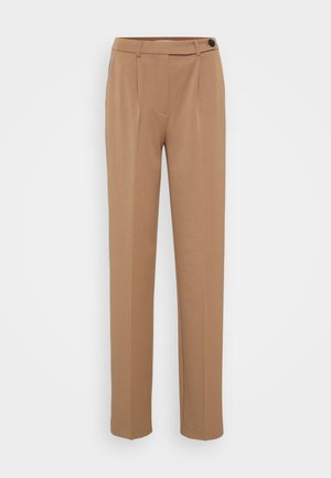Brune skreddersydde bukser med rett ben, med en enkelt knappelukking og plisserte detaljer foran. Glatt tekstur, minimalistisk stil.