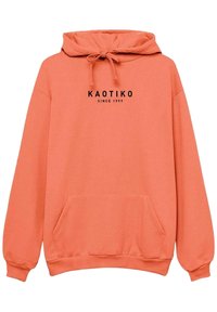 Koralowo-pomarańczowy sweatshirt z kapturem, z przednią kieszenią i czarnym napisem "KAOTIKO SINCE 1999" na klatce piersiowej oraz ze sznurkiem przy kapturze.