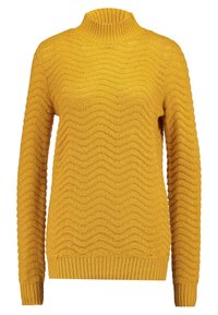 Musztardowy sweter z wysokim, prążkowanym dekoltem. Teksturowany, falisty wzór, długie rękawy oraz prążkowane mankiety i dół.