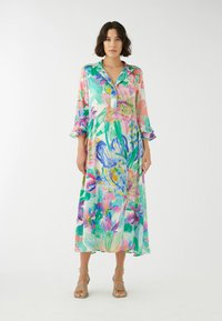 Blumenmaxikleid aus leichtem Material mit einem mehrfarbigen Muster in grünen, rosa und blauen Farbtönen. Auffällige Kragen- und Knopfdetails.