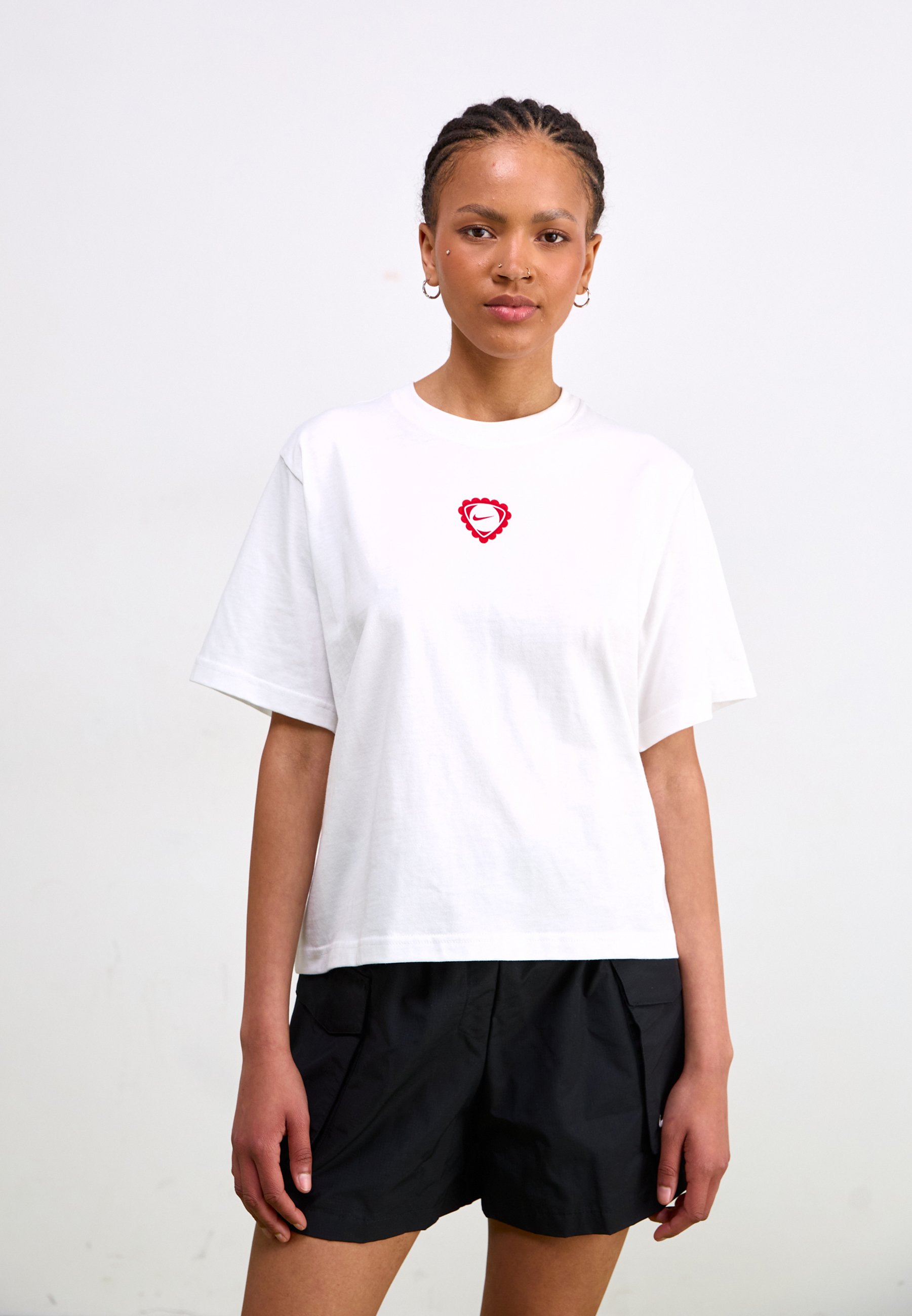 売れ筋商品|||ナイキ Tシャツ レディース トップス ASBURY CREW  - Print T-shirt - white/university red Nike Sportswear ASBURY CREW - Print T-shirt - white