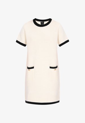 Abito a maglia color crema con rifiniture nere, caratterizzato da maniche corte, scollatura tonda e due tasche frontali con dettagli dorati.
