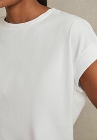 Reiss REGULAR FIT - TOMMIE BRUSHED- CREW-NECK  - Tricou basic - white