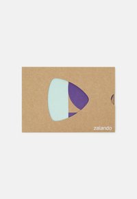 Emballage en carton avec une découpe affichant des formes vert menthe et violettes à l'intérieur. Présente le logo Zalando en blanc en bas à droite.