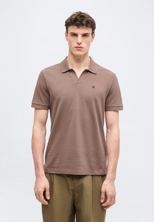 Calvin Klein Jeans, OPEN COLLAR CASUAL - Pikeepaita - warm oak