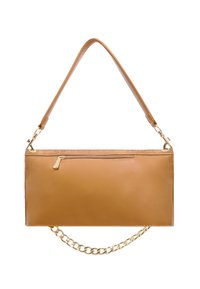 Borsa a mano in pelle color tan con tasca con zip, forma rettangolare piatta, tracolla accentuata con catena staccabile e superficie liscia.