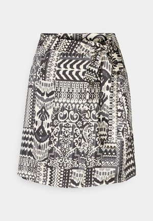 VILA, VIFULMA WRAP SHORT SKIRT - Minifalda - egret/black
