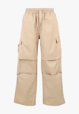 Beige kravas bikses ar elastīgu jostasvietu, regulējamu auklu un lielām sānu kabatām glabāšanai. Izgatavotas no viegla kokvilnas maisījuma.