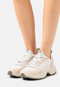 Veja VENTURI - Sapatilhas - gravel/petale