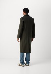 Heathe AKINWALE COAT - Κλασικό παλτό - green