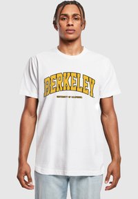Merchcode BERKELEY UNIVERSITY - ARCH - Triko s potiskem - white