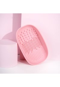 Thumbnail Image 4