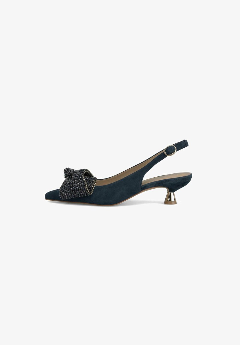 I tacchi slingback blu navy presentano una finitura scamosciata testurizzata, un dettaglio con fiocco di perline e un tacco a cono metallico.