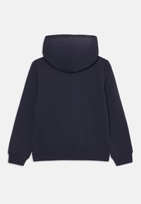 Felpa con cappuccio blu navy, caratterizzata da maniche lunghe, tasca frontale a marsupio, polsini e orlo a coste. Tessuto liscio con una trama semplice.