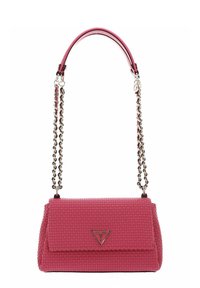 Sac à épaule texturé rose avec un motif tissé, une bandoulière en chaîne argentée et un accent en triangle logo sur le rabat de fermeture.