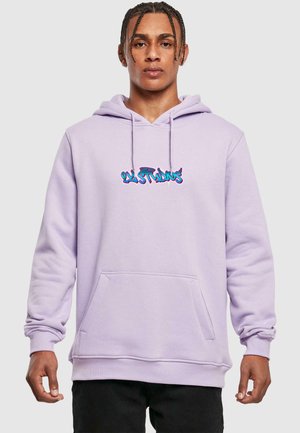 Lavender Kapuzenpullover mit einer Vorderentasche, versehen mit mehrfarbigem Grafiktext auf der Brust. Weicher Stoff und gerippte Bündchen.