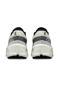 On CLOUDMONSTER 2 - Road running shoes - undyed   frost