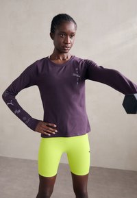 Puma HYROX RUN CLOUDSPUN  TEE - Top dugih rukava - midnight plum