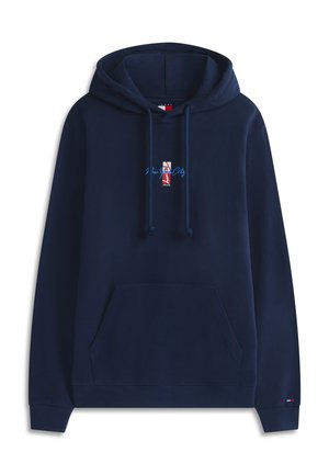 Sudadera con capucha azul marino con bolsillo delantero, capucha con cordón y un pequeño logo en rojo, blanco y azul con el texto "New York City" en el pecho.