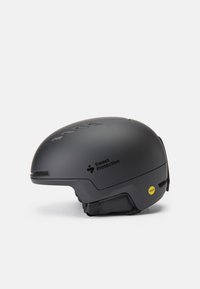 Casco de esquí negro mate con ranuras de ventilación, etiqueta de tecnología MIPS, correas ajustables y el logotipo de la marca "Sweet Protection" exhibido.