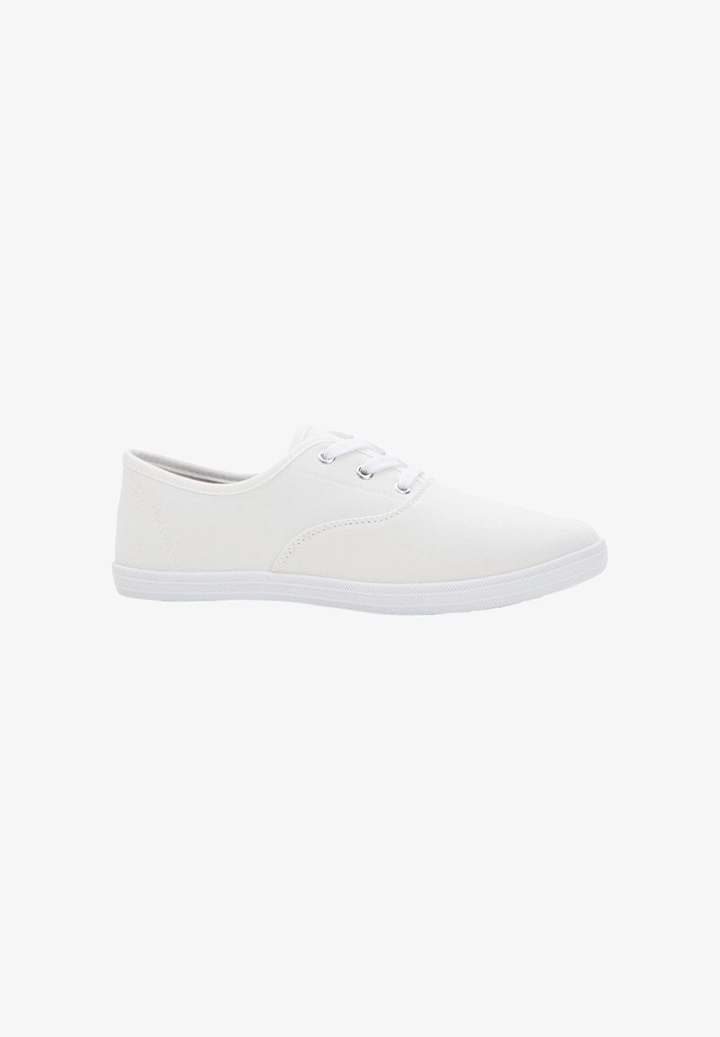 Sneakers bianchi in tela con profilo basso, design con lacci e suola in gomma. Tessuto testurizzato e occhielli lisci per i lacci.
