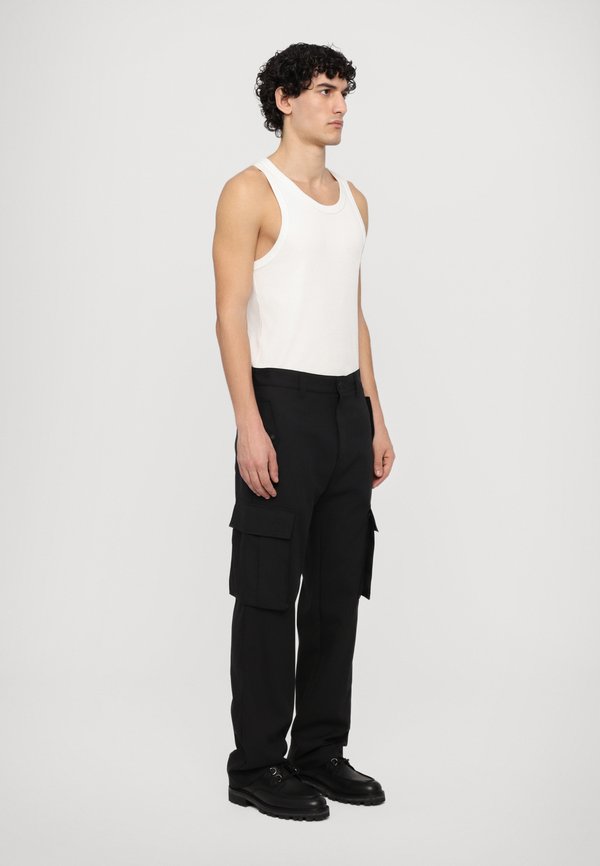 TECHNICAL TAILORING - Cargo trousers4