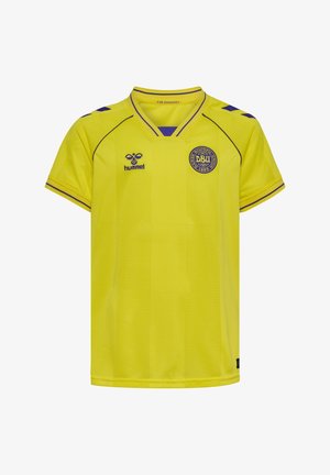 Lysegul kortærmet sportstrøje med lilla kant, Hummel-logo på højre bryst og Dansk Boldspil-Union-emblem på venstre bryst.