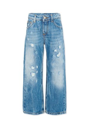 Niebieskie, szerokie jeansy z postrzępionymi łatami i wyblakłymi miejscami, posiadające przednie kieszenie, szlufki na pasek oraz zapięcie na guzik.