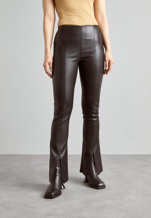 STUDIO ID KASSANDRA TROUSERS - Pantalon en cuir - black