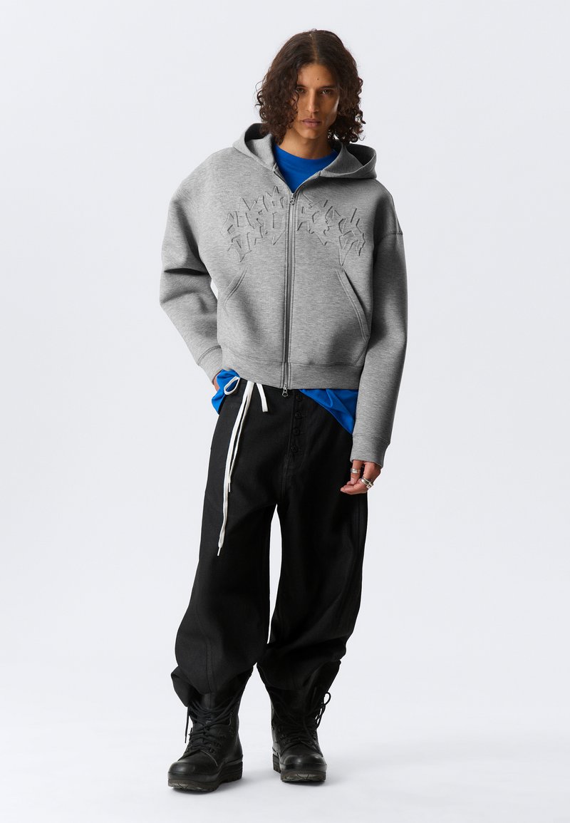 Felpa Puma grigia full zip da uomo con cappuccio 682586